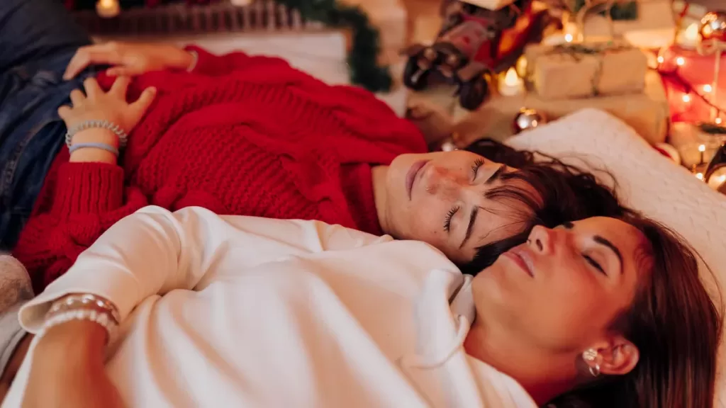 With so much to do during the holidays, it’s easy for “high-quality sleep” to fall to the bottom of your priority list.